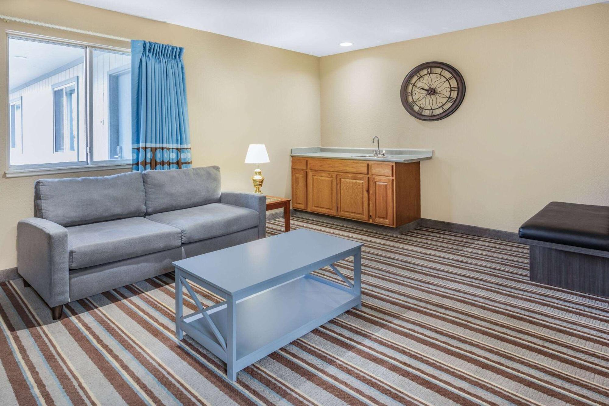Super 8 By Wyndham Marysville/Port Huron Area Dış mekan fotoğraf